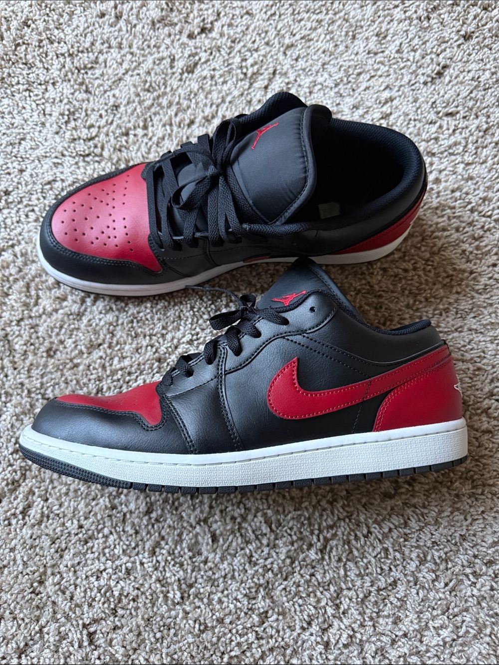Nike Low-Top Sneakers in Black and Red